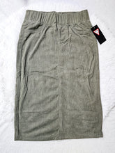 Load image into Gallery viewer, REG. & PLUS MOSS CORDUROY MIDI SKIRT