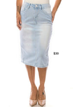 Load image into Gallery viewer, REG. & PLUS LT. INDIGO WASH MIDI DENIM SKIRT