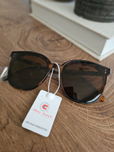 Load image into Gallery viewer, OVERSIZED BUTTERFLY GRADIENT SUNGLASSES
