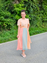 Load image into Gallery viewer, PLEATED COLORBLOCK MIDI DRESS
