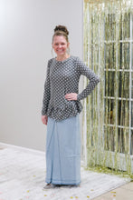 Load image into Gallery viewer, REG. &amp; PLUS LIGHT TRIANGLE CUT LONG DENIM SKIRT
