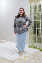 Load image into Gallery viewer, REG. &amp; PLUS LIGHT TRIANGLE CUT LONG DENIM SKIRT
