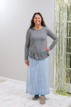 Load image into Gallery viewer, REG. &amp; PLUS LIGHT TRIANGLE CUT LONG DENIM SKIRT
