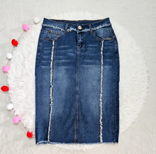 Load image into Gallery viewer, REG. &amp; PLUS RAW EDGE DETAIL MIDI DENIM SKIRT
