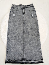 Load image into Gallery viewer, REG. &amp; PLUS BLACK SNOW LONG DENIM SKIRT
