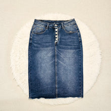 Load image into Gallery viewer, REG. &amp; PLUS BUTTON OPENING MIDI DENIM SKIRT
