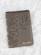 Load image into Gallery viewer, KJV BROWN COMPACT BIBLE W/ ZIPPER
