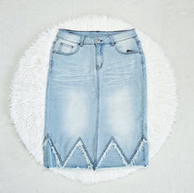 Load image into Gallery viewer, REG. &amp; PLUS FRAYED ZIGZAG MIDI DENIM SKIRT
