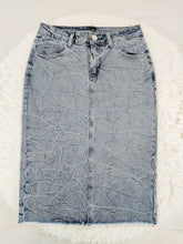 Load image into Gallery viewer, REG. &amp; PLUS TIED LIGHT WASH MIDI DENIM SKIRT
