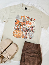 Load image into Gallery viewer, REG. &amp; PLUS PUMPKINS GRAPHIC TEE TOP
