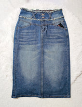 Load image into Gallery viewer, REG. &amp; PLUS VINTAGE WASH FRAYED WAISTBAND MIDI DENIM SKIRT

