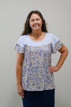 Load image into Gallery viewer, BLUE FLORAL PRINT TOP
