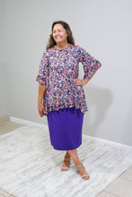 Load image into Gallery viewer, REG. &amp; PLUS PURPLE FLORAL TOP
